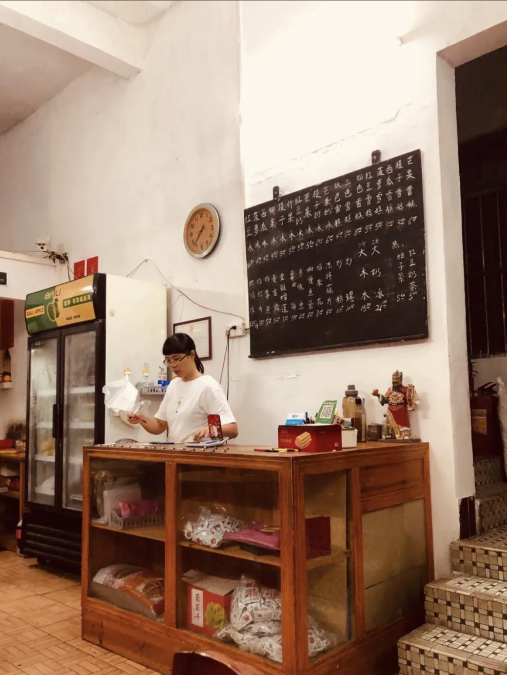 南京小巷深处的隐藏版特色小店惊艳亮相，最新独特风味新闻
