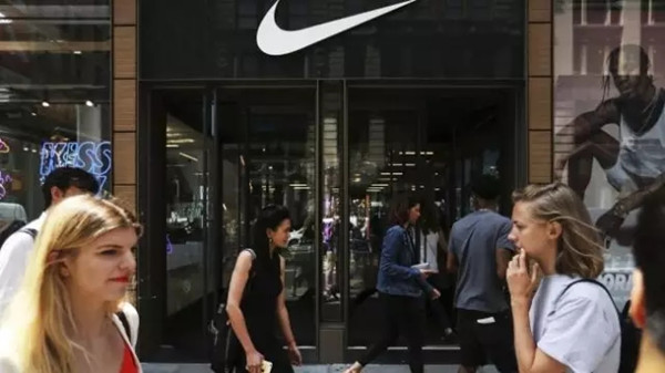 Nike最新款鞋履揭秘，小巷深处的潮流风尚