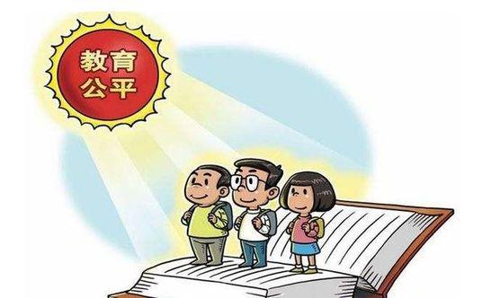 教育局最新政策引领下的阳光教育新篇章，温馨日常故事展现教育温情
